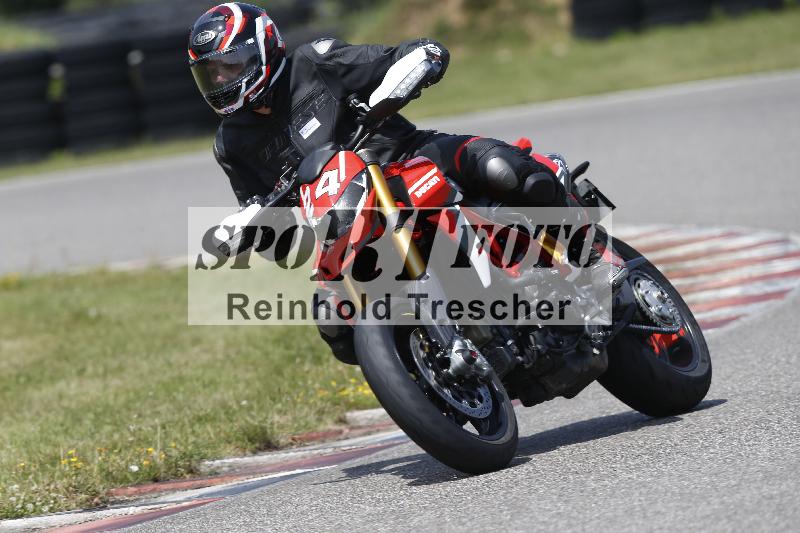 /27 12.06.2025 Ducati Schweiz Trackday Warmup  ADR/blau-bleu/24